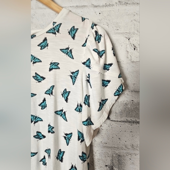 Lularoe Butterfly Print Causal T-shirt - Picture 3 of 5